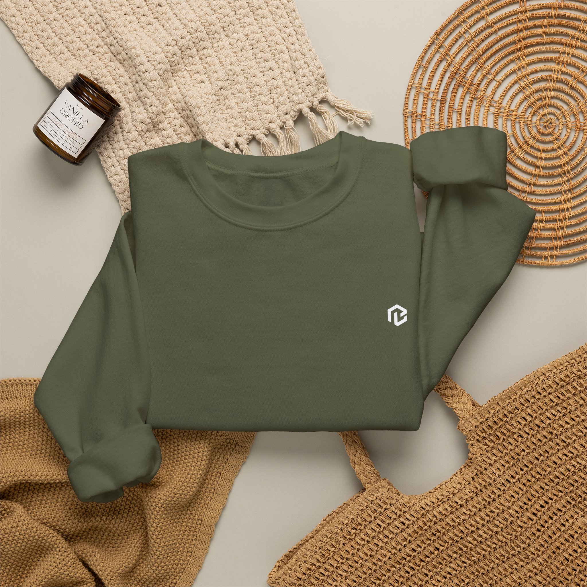 BB · Minimal White Crewneck Sweatshirt — Small Chest Logo Casual Pullover · Druck – Bild 28
