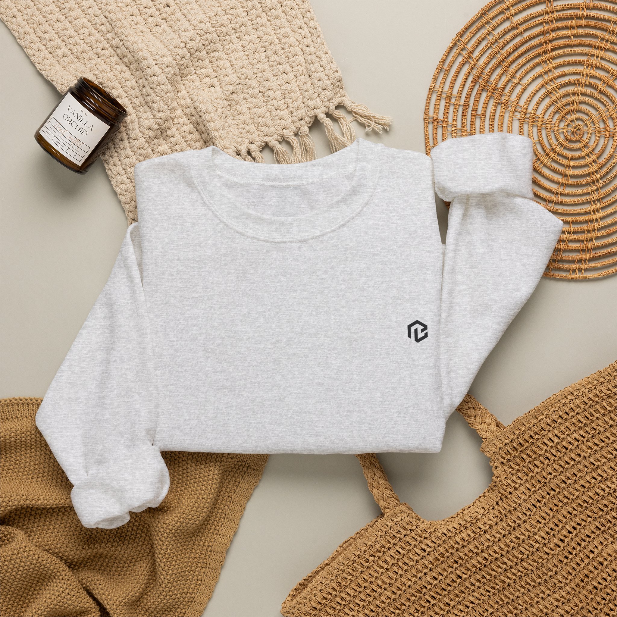 BB · Minimal White Crewneck Sweatshirt — Small Chest Logo Casual Pullover · Druck – Bild 8
