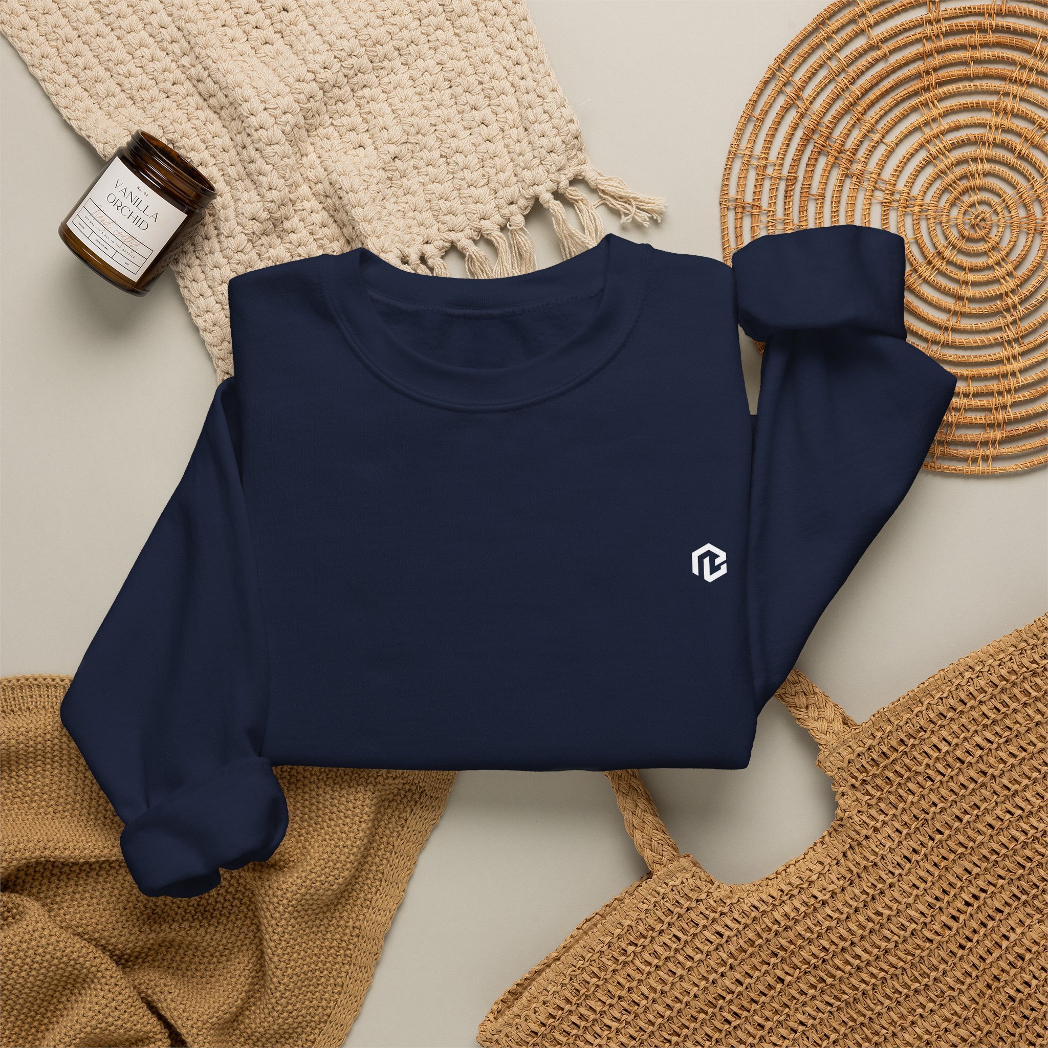 BB · Minimal White Crewneck Sweatshirt — Small Chest Logo Casual Pullover · Druck – Bild 48