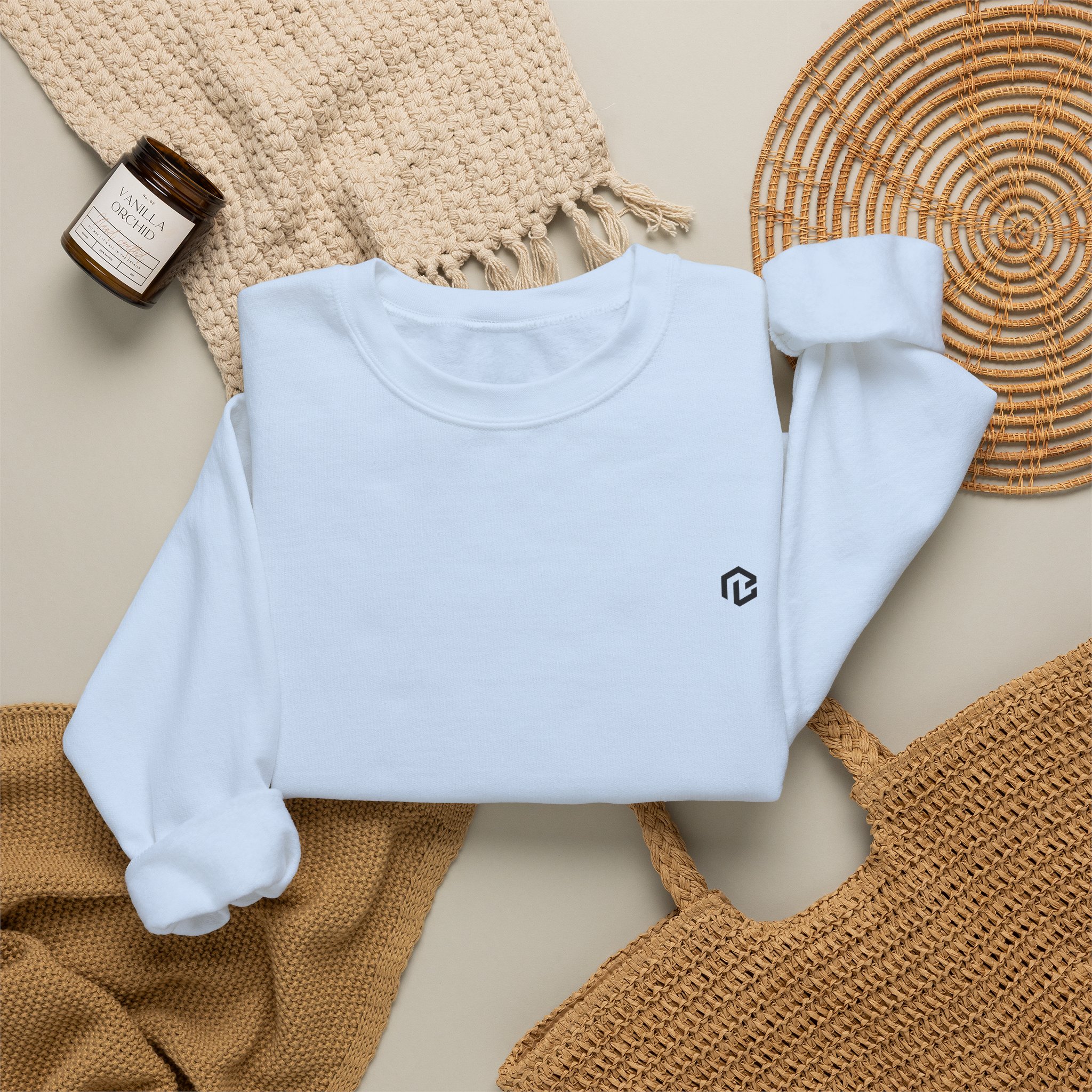 BB · Minimal White Crewneck Sweatshirt — Small Chest Logo Casual Pullover · Druck – Bild 44