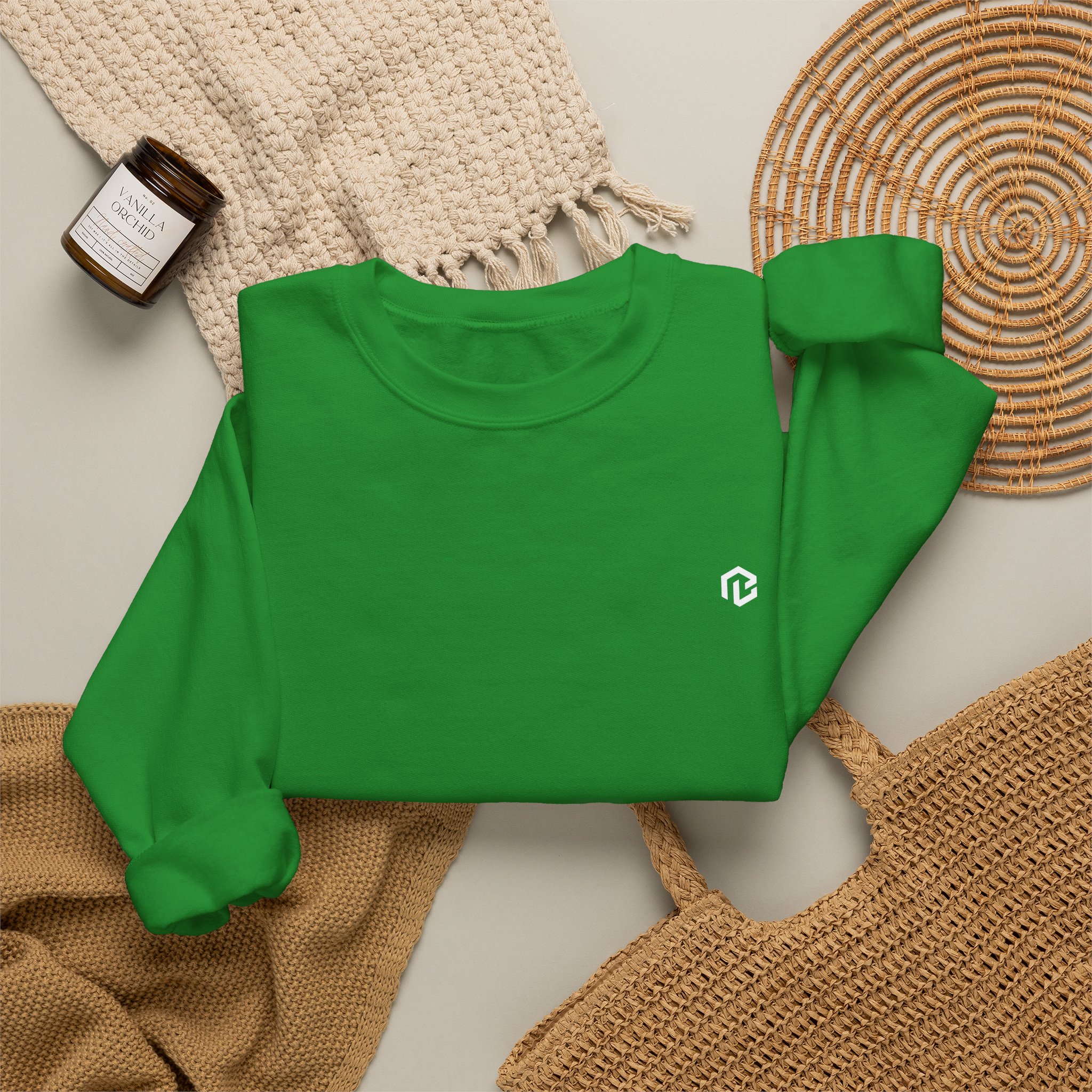 BB · Minimal White Crewneck Sweatshirt — Small Chest Logo Casual Pullover · Druck – Bild 36
