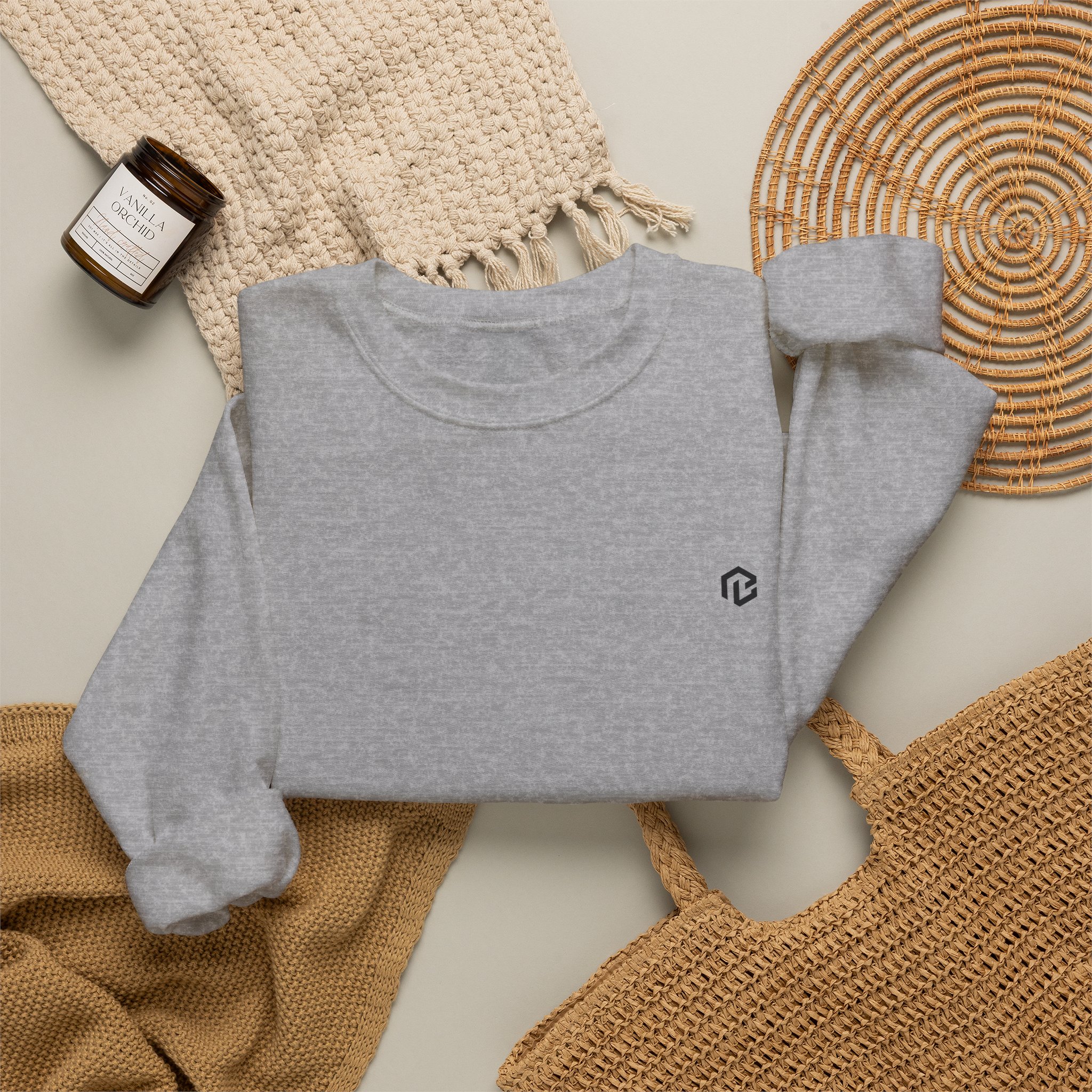 BB · Minimal White Crewneck Sweatshirt — Small Chest Logo Casual Pullover · Druck – Bild 20