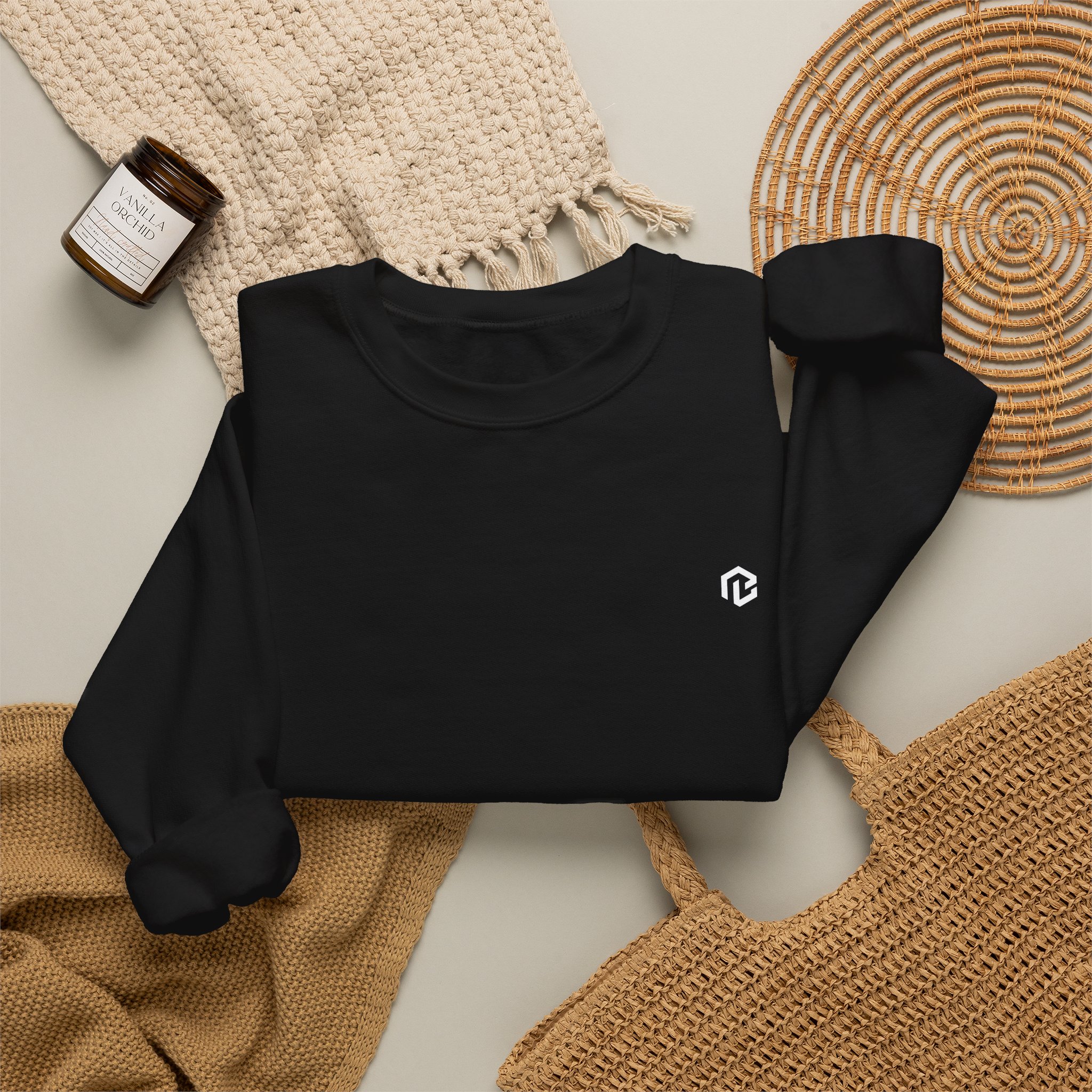BB · Minimal White Crewneck Sweatshirt — Small Chest Logo Casual Pullover · Druck – Bild 12