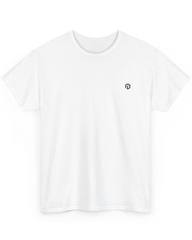BB &middot; Minimalist Tiny Logo Tee &mdash; Small Chest Emblem White T-Shirt &middot; Druck &middot; Farben 1
